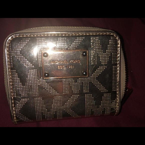 Michael Kors Gold Handbag and matching wallet - Picture 4 of 4